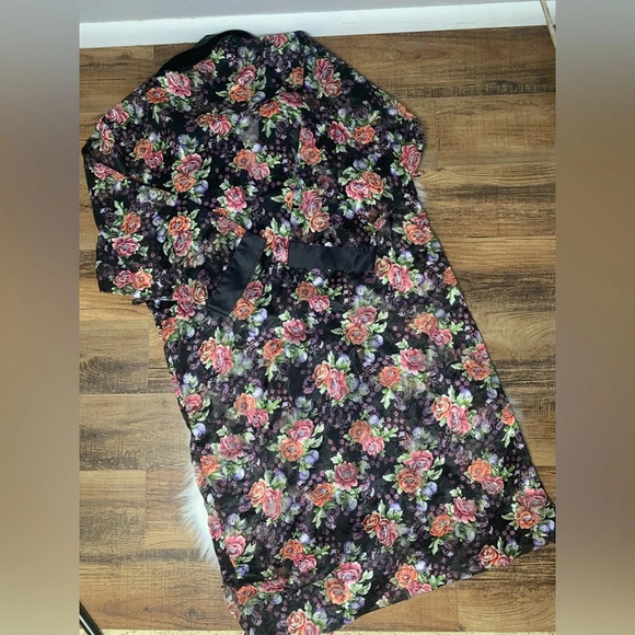 Gold Label Victorias Secret Sheer Floral Robe - Picture 6 of 9